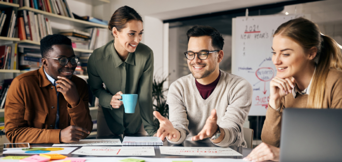 digital marketing agency vs freelancer pros and cons of each option.png