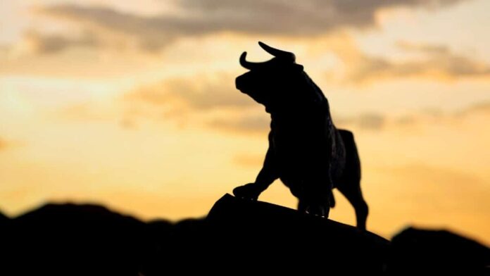 Forget Lloyds shares! This FTSE bank is up 60% in the past year